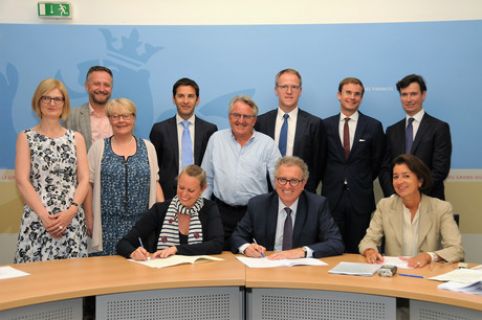 Six members of IMS participate in the creation of a 